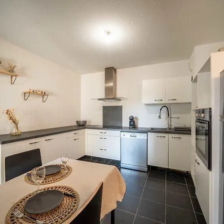 Quiet And Spacious Flat In *